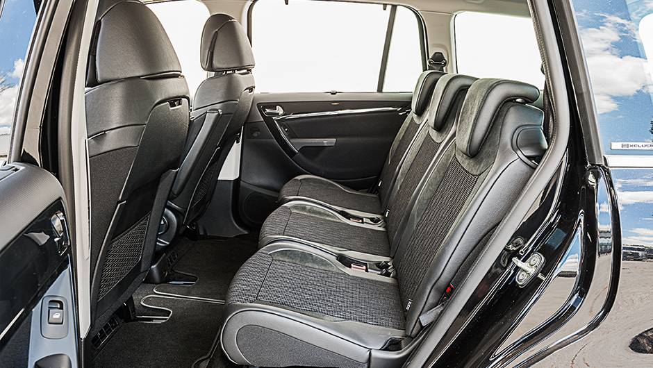 O espaço é amplo na segunda fila | <a href="https://beta-develop.quatrorodas.abril.com.br/carros/comparativos/dossie-sete-lugares-120-mil-reais-772708.shtml" rel="migration">Leia mais</a> O espaço é amplo na segunda fila | <a href="https://beta-develop.quatrorodas.abril.com.br/carros/comparativos/dossie-sete-lugares-120-mil-reais-772708.shtml" rel="migration">Leia mais</a>