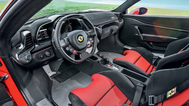 Acabamento da cabine é primoroso | <a href="https://beta-develop.quatrorodas.abril.com.br/carros/impressoes/ferrari-458-speciale-772369.shtml" rel="migration">Leia mais</a> Acabamento da cabine é primoroso | <a href="https://beta-develop.quatrorodas.abril.com.br/carros/impressoes/ferrari-458-speciale-772369.shtml" rel="migration">Leia mais</a>
