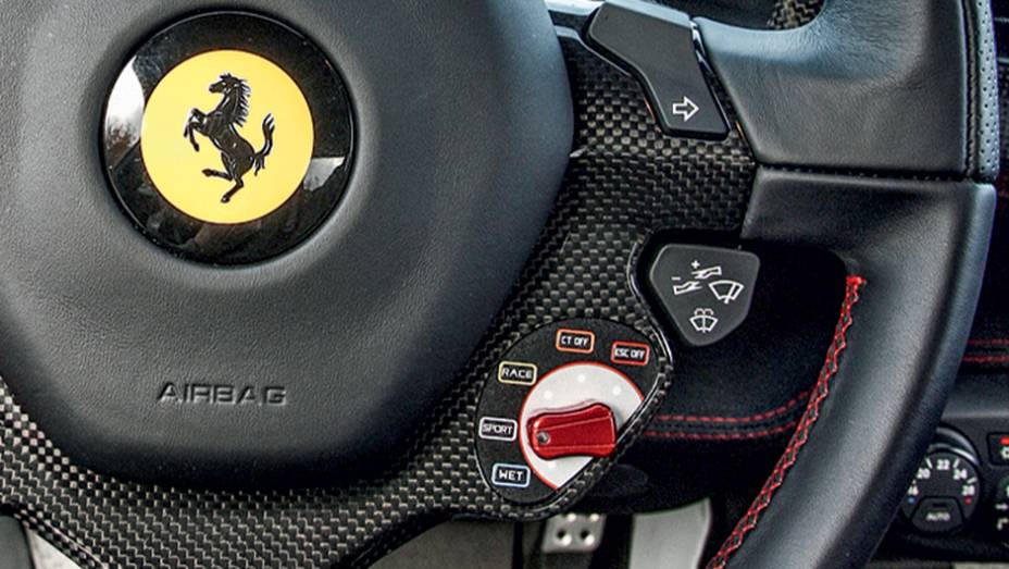 Manettino, à direta do volante: 5 modos de pilotagem | <a href="https://beta-develop.quatrorodas.abril.com.br/carros/impressoes/ferrari-458-speciale-772369.shtml" rel="migration">Leia mais</a> Manettino, à direta do volante: 5 modos de pilotagem | <a href="https://beta-develop.quatrorodas.abril.com.br/carros/impressoes/ferrari-458-speciale-772369.shtml" rel="migration">Leia mais</a>
