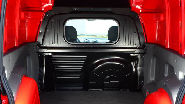 Área de carga foi isolada da cabine de passageiros | <a href="https://beta-develop.quatrorodas.abril.com.br/carros/impressoes/fiat-fiorino-1-4-771705.shtml" rel="migration">Leia mais</a> Área de carga foi isolada da cabine de passageiros | <a href="https://beta-develop.quatrorodas.abril.com.br/carros/impressoes/fiat-fiorino-1-4-771705.shtml" rel="migration">Leia mais</a>