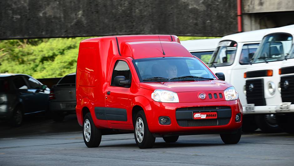 Dianteira é igual à do Uno, mas apenas o furgão tem defletor de ar abaixo do para-choque | <a href="https://beta-develop.quatrorodas.abril.com.br/carros/impressoes/fiat-fiorino-1-4-771705.shtml" rel="migration">Leia mais</a> Dianteira é igual à do Uno, mas apenas o furgão tem defletor de ar abaixo do para-choque | <a href="https://beta-develop.quatrorodas.abril.com.br/carros/impressoes/fiat-fiorino-1-4-771705.shtml" rel="migration">Leia mais</a>