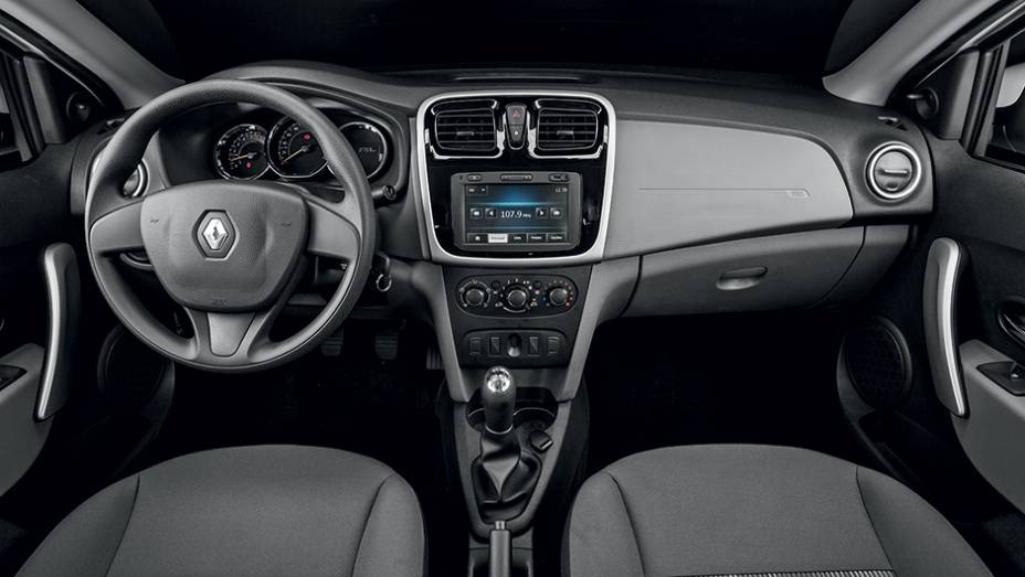 Cabine tem materiais de cores e texturas distintas | <a href="https://beta-develop.quatrorodas.abril.com.br/carros/impressoes/renault-logan-expression-1-0-771375.shtml" rel="migration">Leia mais</a> Cabine tem materiais de cores e texturas distintas | <a href="https://beta-develop.quatrorodas.abril.com.br/carros/impressoes/renault-logan-expression-1-0-771375.shtml" rel="migration">Leia mais</a>