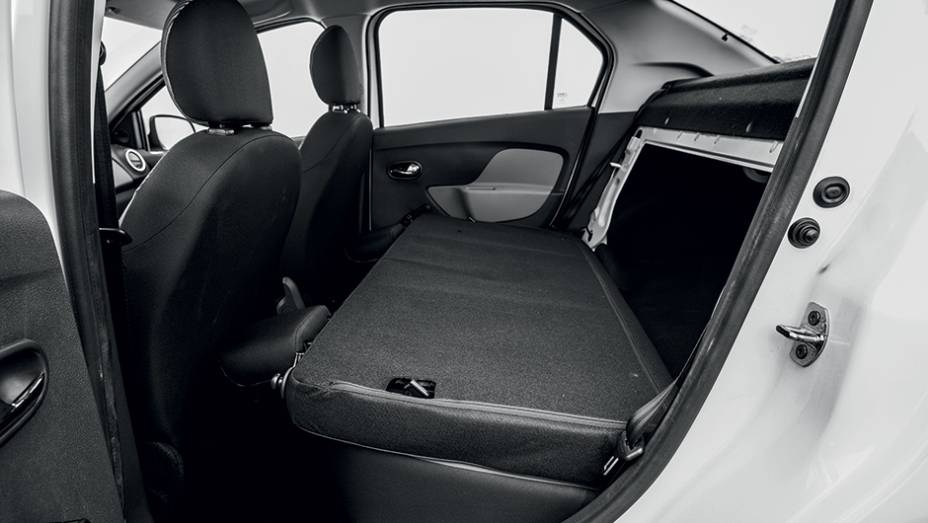Sem a travessa metálica atrás do banco, agora é possível rebatê-lo e ampliar o espaço para bagagens | <a href="https://beta-develop.quatrorodas.abril.com.br/carros/impressoes/renault-logan-expression-1-0-771375.shtml" rel="migration">Leia mais</a> Sem a travessa metálica atrás do banco, agora é possível rebatê-lo e ampliar o espaço para bagagens | <a href="https://beta-develop.quatrorodas.abril.com.br/carros/impressoes/renault-logan-expression-1-0-771375.shtml" rel="migration">Leia mais</a>