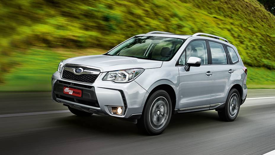 Baixo centro de gravidade oferece ótima dirigibilidade ao utilitário | <a href="https://beta-develop.quatrorodas.abril.com.br/carros/testes/subaru-forester-2-0-xt-turbo-772015.shtml" rel="migration">Leia mais</a>