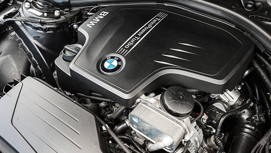 Motor: turbo, flex e longitudinal | <a href="https://beta-develop.quatrorodas.abril.com.br/carros/testes/bmw-320i-activeflex-774586.shtml" rel="migration">Leia mais</a>