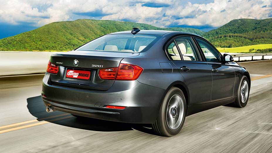 Vincos integram as lanternas &agrave; carroceria | <a href="https://beta-develop.quatrorodas.abril.com.br/carros/testes/bmw-320i-activeflex-774586.shtml" rel="migration">Leia mais</a>