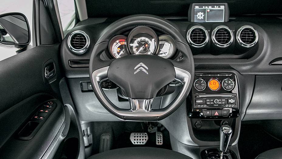 Vers&atilde;o Exclusive traz ar-condicionado digital, GPS e | <a href="https://beta-develop.quatrorodas.abril.com.br/carros/testes/aventureiros-urbanos-777231.shtml" rel="migration">Leia mais</a>