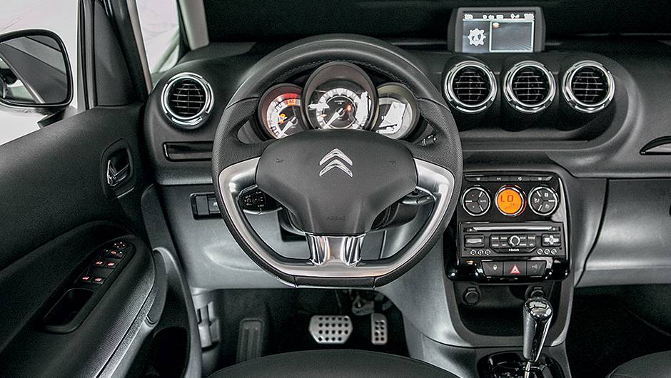 Vers&atilde;o Exclusive traz ar-condicionado digital, GPS e | <a href="https://beta-develop.quatrorodas.abril.com.br/carros/testes/aventureiros-urbanos-777231.shtml" rel="migration">Leia mais</a>