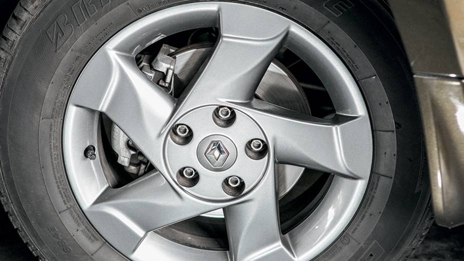 Rodas de liga leve | <a href="https://beta-develop.quatrorodas.abril.com.br/carros/testes/aventureiros-urbanos-777231.shtml" rel="migration">Leia mais</a>