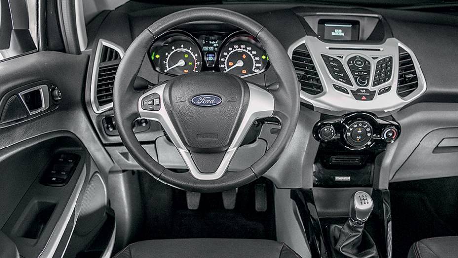 EcoSport possui direção com assistência elétrica | <a href="https://beta-develop.quatrorodas.abril.com.br/carros/testes/aventureiros-urbanos-777231.shtml" rel="migration">Leia mais</a>