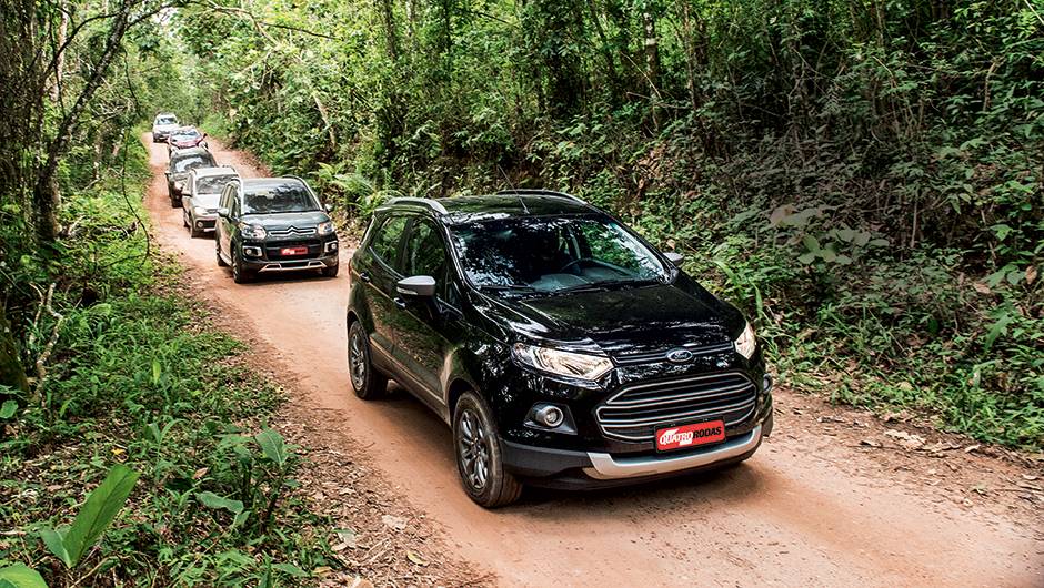 Oito motoristas se revezaram ao volante dos seis carros na estrada | <a href="https://beta-develop.quatrorodas.abril.com.br/carros/testes/aventureiros-urbanos-777231.shtml" rel="migration">Leia mais</a>