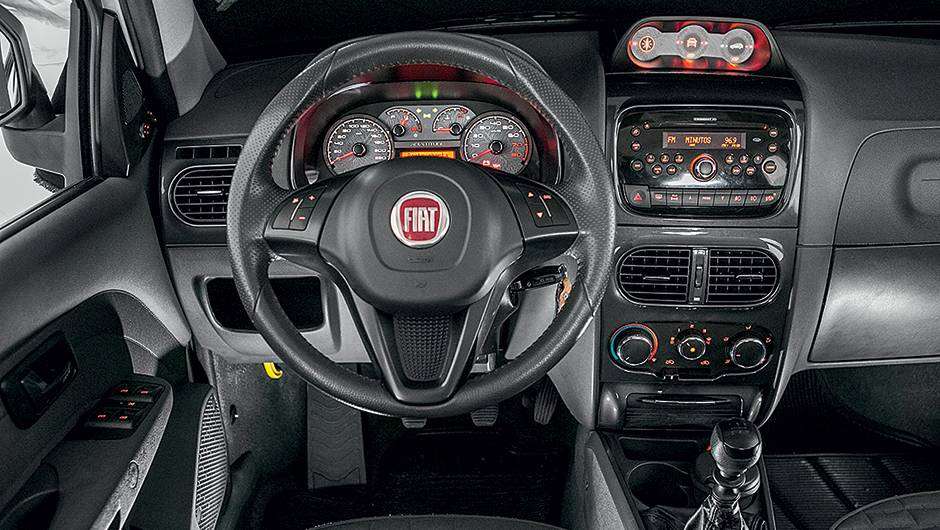 No alto do console, instrumentos medem inclina&ccedil;&atilde;o da carroceria | <a href="https://beta-develop.quatrorodas.abril.com.br/carros/testes/aventureiros-urbanos-777231.shtml" rel="migration">Leia mais</a>