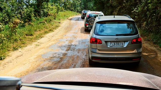 | <a href="https://beta-develop.quatrorodas.abril.com.br/carros/testes/aventureiros-urbanos-777231.shtml" rel="migration">Leia mais</a> | <a href="https://beta-develop.quatrorodas.abril.com.br/carros/testes/aventureiros-urbanos-777231.shtml" rel="migration">Leia mais</a>