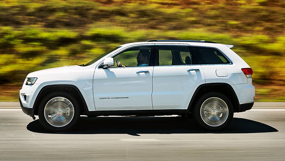 Perfil foi mantido. Uma nova geração deve chegar em 2016, nos EUA | <a href="https://beta-develop.quatrorodas.abril.com.br/carros/impressoes/jeep-grand-cherokee-limited-v6-3-6-774608.shtml" rel="migration">Leia mais</a> Perfil foi mantido. Uma nova geração deve chegar em 2016, nos EUA | <a href="https://beta-develop.quatrorodas.abril.com.br/carros/impressoes/jeep-grand-cherokee-limited-v6-3-6-774608.shtml" rel="migration">Leia mais</a>