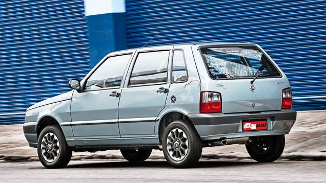 Cor verde Saquarema só está disponível na versão de despedida. Lanternas fumê são de série | <a href="https://beta-develop.quatrorodas.abril.com.br/carros/impressoes/fiat-grazie-mille-774026.shtml" rel="migration">Leia mais</a> Cor verde Saquarema só está disponível na versão de despedida. Lanternas fumê são de série | <a href="https://beta-develop.quatrorodas.abril.com.br/carros/impressoes/fiat-grazie-mille-774026.shtml" rel="migration">Leia mais</a>