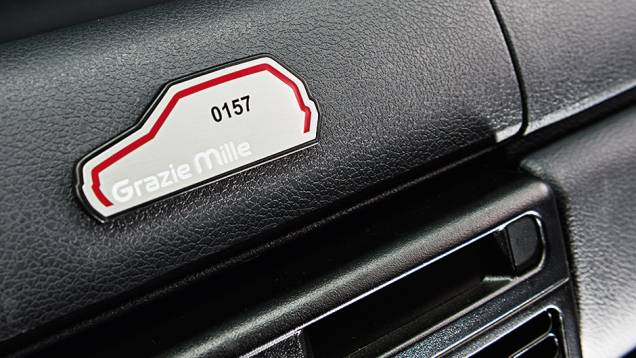 Placa no painel tem o número de série gravado | <a href="https://beta-develop.quatrorodas.abril.com.br/carros/impressoes/fiat-grazie-mille-774026.shtml" rel="migration">Leia mais</a> Placa no painel tem o número de série gravado | <a href="https://beta-develop.quatrorodas.abril.com.br/carros/impressoes/fiat-grazie-mille-774026.shtml" rel="migration">Leia mais</a>