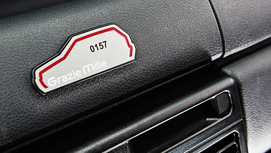 Placa no painel tem o número de série gravado | <a href="https://beta-develop.quatrorodas.abril.com.br/carros/impressoes/fiat-grazie-mille-774026.shtml" rel="migration">Leia mais</a> Placa no painel tem o número de série gravado | <a href="https://beta-develop.quatrorodas.abril.com.br/carros/impressoes/fiat-grazie-mille-774026.shtml" rel="migration">Leia mais</a>