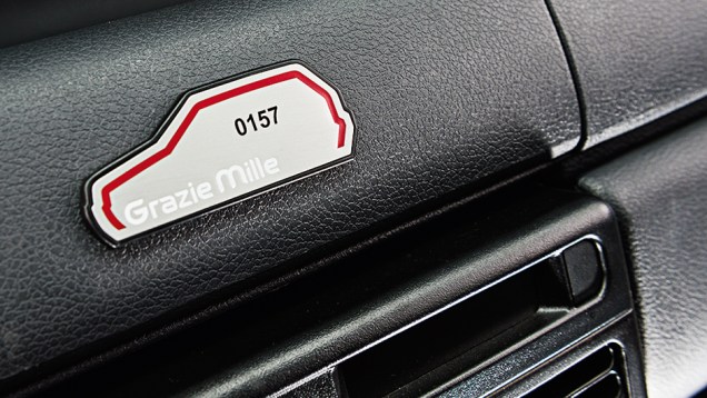 Placa no painel tem o número de série gravado | <a href="https://beta-develop.quatrorodas.abril.com.br/carros/impressoes/fiat-grazie-mille-774026.shtml" rel="migration">Leia mais</a> Placa no painel tem o número de série gravado | <a href="https://beta-develop.quatrorodas.abril.com.br/carros/impressoes/fiat-grazie-mille-774026.shtml" rel="migration">Leia mais</a>