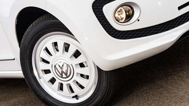Vers&atilde;o White Up! traz rodas brancas | <a href="https://beta-develop.quatrorodas.abril.com.br/carros/testes/volkswagen-up-773936.shtml" rel="migration">Leia mais</a>