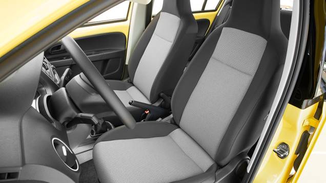 TAKE UP!:  revestimento de tecido simples | <a href="https://beta-develop.quatrorodas.abril.com.br/carros/testes/volkswagen-up-773936.shtml" rel="migration">Leia mais</a>