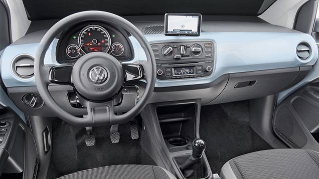 HIGH UP!: Acabamento interno na cor da carroceria &eacute; item de s&eacute;rie | <a href="https://beta-develop.quatrorodas.abril.com.br/carros/testes/volkswagen-up-773936.shtml" rel="migration">Leia mais</a>