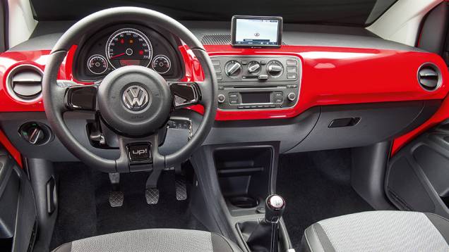 RED UP!: Veloc&iacute;metro, conta-giros e indicador de combust&iacute;vel | <a href="https://beta-develop.quatrorodas.abril.com.br/carros/testes/volkswagen-up-773936.shtml" rel="migration">Leia mais</a>