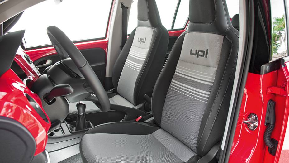 RED UP!: Revestimento estampado | <a href="https://beta-develop.quatrorodas.abril.com.br/carros/testes/volkswagen-up-773936.shtml" rel="migration">Leia mais</a>