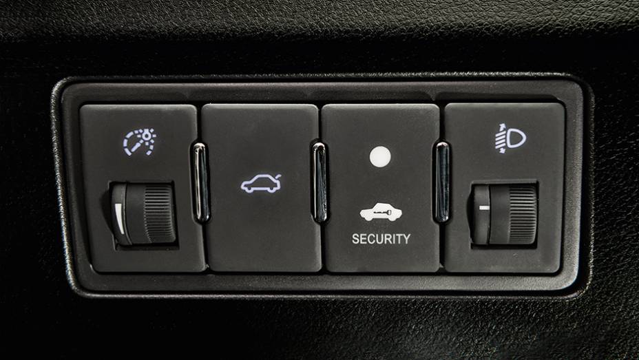 O porta-malas possui abertura interna elétrica e... | <a href="https://beta-develop.quatrorodas.abril.com.br/carros/testes/geely-ec7-1-8-gs-780443.shtml" rel="migration">Leia mais</a>