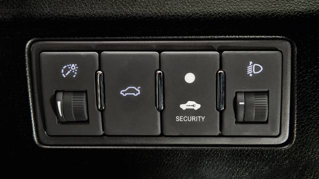 O porta-malas possui abertura interna elétrica e... | <a href="https://beta-develop.quatrorodas.abril.com.br/carros/testes/geely-ec7-1-8-gs-780443.shtml" rel="migration">Leia mais</a> O porta-malas possui abertura interna elétrica e... | <a href="https://beta-develop.quatrorodas.abril.com.br/carros/testes/geely-ec7-1-8-gs-780443.shtml" rel="migration">Leia mais</a>