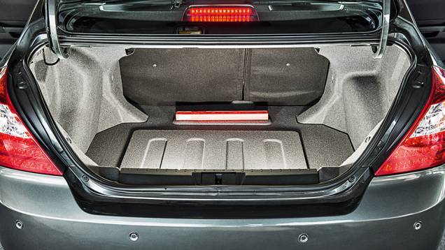... leva até 670 litros de bagagem | <a href="https://beta-develop.quatrorodas.abril.com.br/carros/testes/geely-ec7-1-8-gs-780443.shtml" rel="migration">Leia mais</a> ... leva até 670 litros de bagagem | <a href="https://beta-develop.quatrorodas.abril.com.br/carros/testes/geely-ec7-1-8-gs-780443.shtml" rel="migration">Leia mais</a>