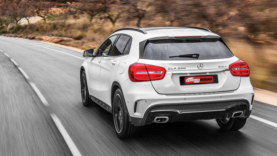 Apesar de perfil SUV, ele é só 1 cm mais alto que um Focus | <a href="https://beta-develop.quatrorodas.abril.com.br/carros/impressoes/mercedes-benz-gla-250-779014.shtml" rel="migration">Leia mais</a>