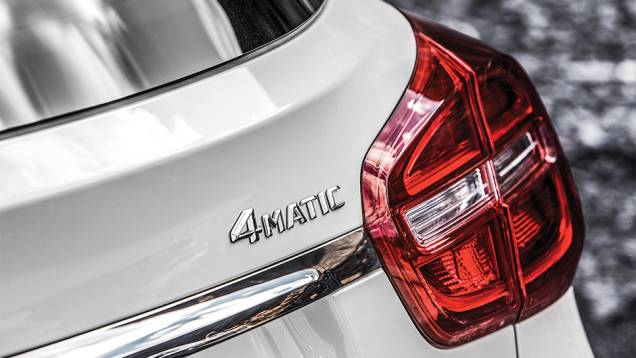GLA 250 vem com tração 4x4 integral | <a href="https://beta-develop.quatrorodas.abril.com.br/carros/impressoes/mercedes-benz-gla-250-779014.shtml" rel="migration">Leia mais</a> GLA 250 vem com tração 4x4 integral | <a href="https://beta-develop.quatrorodas.abril.com.br/carros/impressoes/mercedes-benz-gla-250-779014.shtml" rel="migration">Leia mais</a>