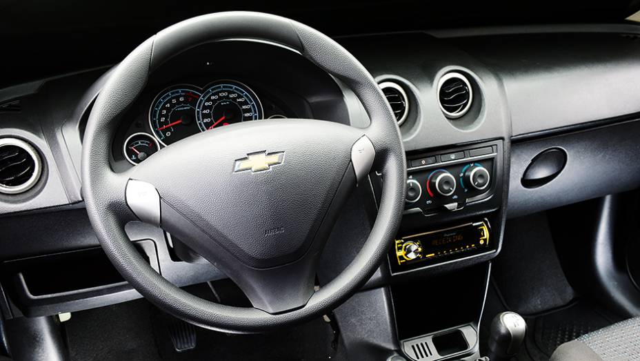 Volante do Celta está desalinhado em relação ao assento | <a href="https://beta-develop.quatrorodas.abril.com.br/carros/comparativos/hatches-compactos-entrada-779938.shtml" rel="migration">Leia mais</a> Volante do Celta está desalinhado em relação ao assento | <a href="https://beta-develop.quatrorodas.abril.com.br/carros/comparativos/hatches-compactos-entrada-779938.shtml" rel="migration">Leia mais</a>