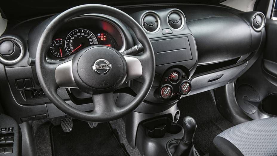 Direção elétrica é de série. Qualidade dos plásticos agrada | <a href="https://beta-develop.quatrorodas.abril.com.br/carros/comparativos/hatches-compactos-entrada-779938.shtml" rel="migration">Leia mais</a> Direção elétrica é de série. Qualidade dos plásticos agrada | <a href="https://beta-develop.quatrorodas.abril.com.br/carros/comparativos/hatches-compactos-entrada-779938.shtml" rel="migration">Leia mais</a>