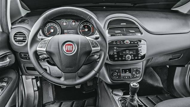 Meio do painel não está mais ligado aos instrumentos | <a href="https://beta-develop.quatrorodas.abril.com.br/carros/impressoes/fiat-linea-essence-2015-777585.shtml" rel="migration">Leia mais</a> Meio do painel não está mais ligado aos instrumentos | <a href="https://beta-develop.quatrorodas.abril.com.br/carros/impressoes/fiat-linea-essence-2015-777585.shtml" rel="migration">Leia mais</a>