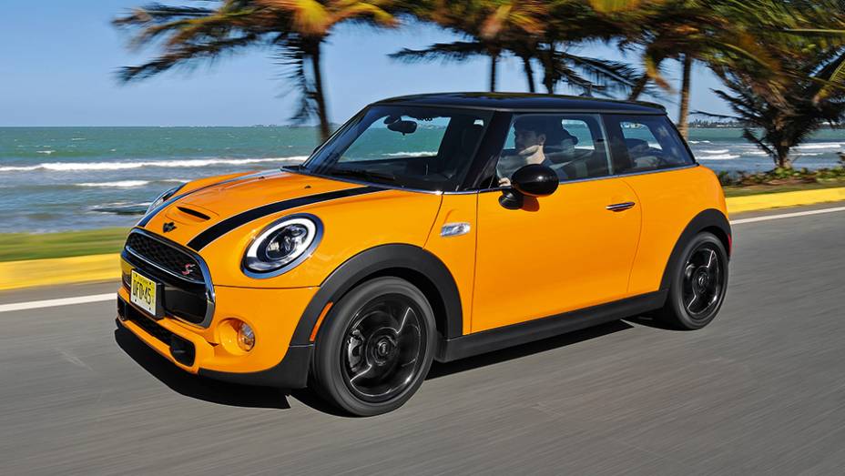 O mesmo por fora, mas praticamente outro carro por dentro | <a href="https://beta-develop.quatrorodas.abril.com.br/carros/impressoes/mini-cooper-s-779912.shtml" rel="migration">Leia mais</a>