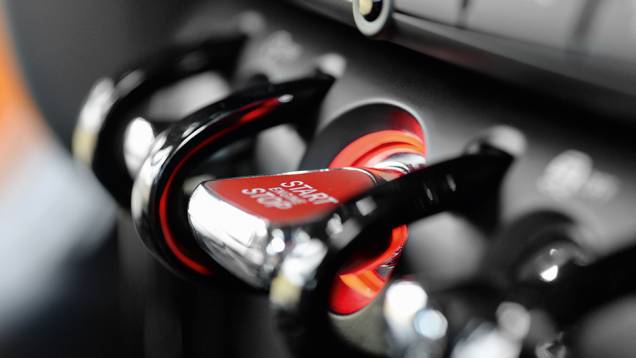 Teclas como as dos aviões antigos | <a href="https://beta-develop.quatrorodas.abril.com.br/carros/impressoes/mini-cooper-s-779912.shtml" rel="migration">Leia mais</a> Teclas como as dos aviões antigos | <a href="https://beta-develop.quatrorodas.abril.com.br/carros/impressoes/mini-cooper-s-779912.shtml" rel="migration">Leia mais</a>