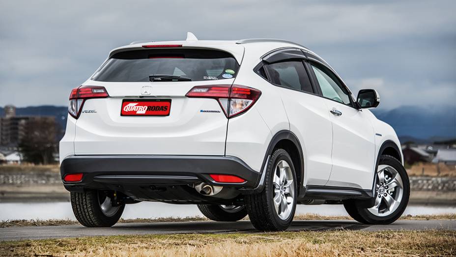 A curvatura do teto faz o SUV se assemelhar a um grande cupê | <a href="https://beta-develop.quatrorodas.abril.com.br/carros/impressoes/honda-vezel-777550.shtml" rel="migration">Leia mais</a>