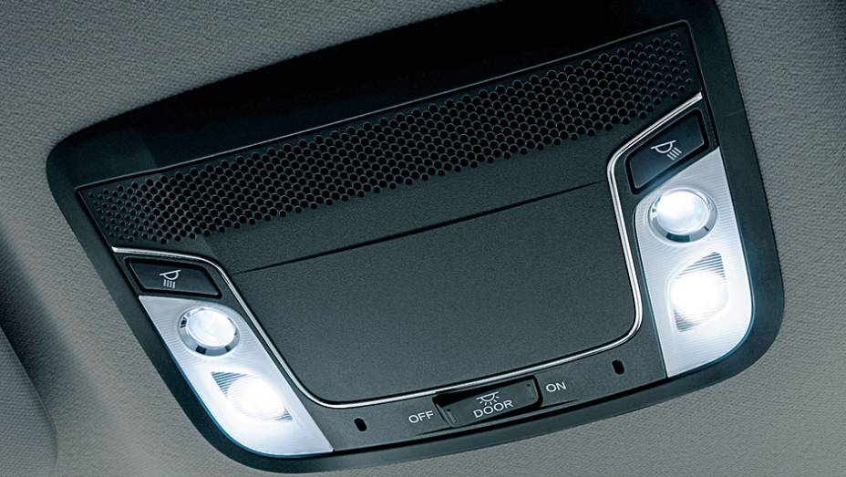 H&aacute; luzes de leitura individuais no teto | <a href="https://beta-develop.quatrorodas.abril.com.br/carros/impressoes/honda-vezel-777550.shtml" rel="migration">Leia mais</a>