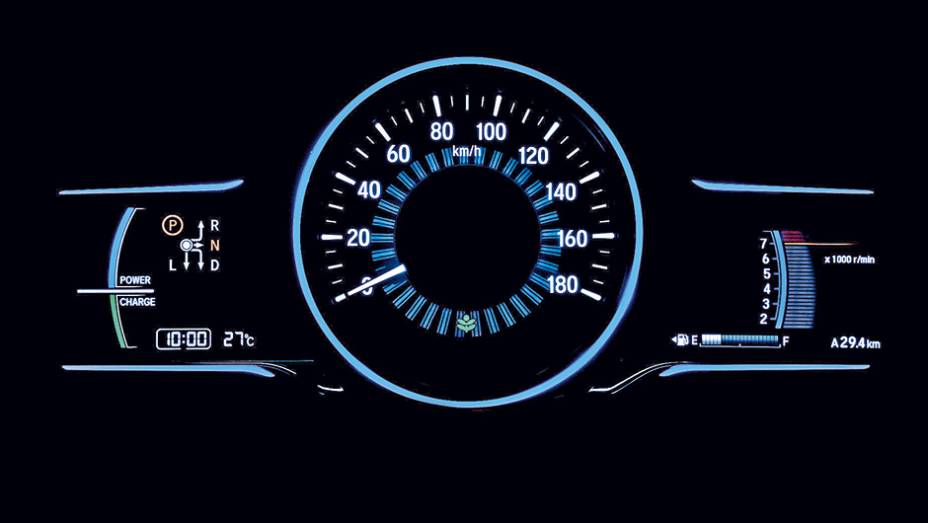 Iluminação do painel muda de azul (normal) para verde (econômico), de acordo com o modo de condução | <a href="https://beta-develop.quatrorodas.abril.com.br/carros/impressoes/honda-vezel-777550.shtml" rel="migration">Leia mais</a>