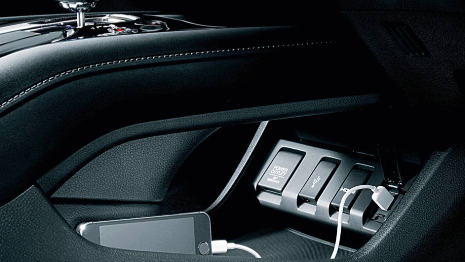 Al&eacute;m de bonito, console flutuante &eacute; &uacute;til | <a href="https://beta-develop.quatrorodas.abril.com.br/carros/impressoes/honda-vezel-777550.shtml" rel="migration">Leia mais</a>