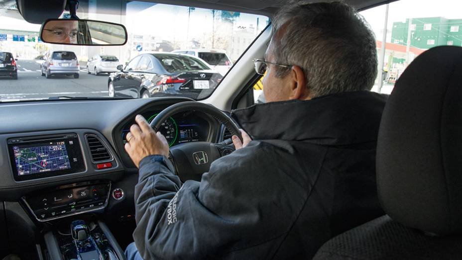 Vers&atilde;o japonesa tem dire&ccedil;&atilde;o mais dura que o padr&atilde;o dos carros da Honda no Brasil | <a href="https://beta-develop.quatrorodas.abril.com.br/carros/impressoes/honda-vezel-777550.shtml" rel="migration">Leia mais</a>