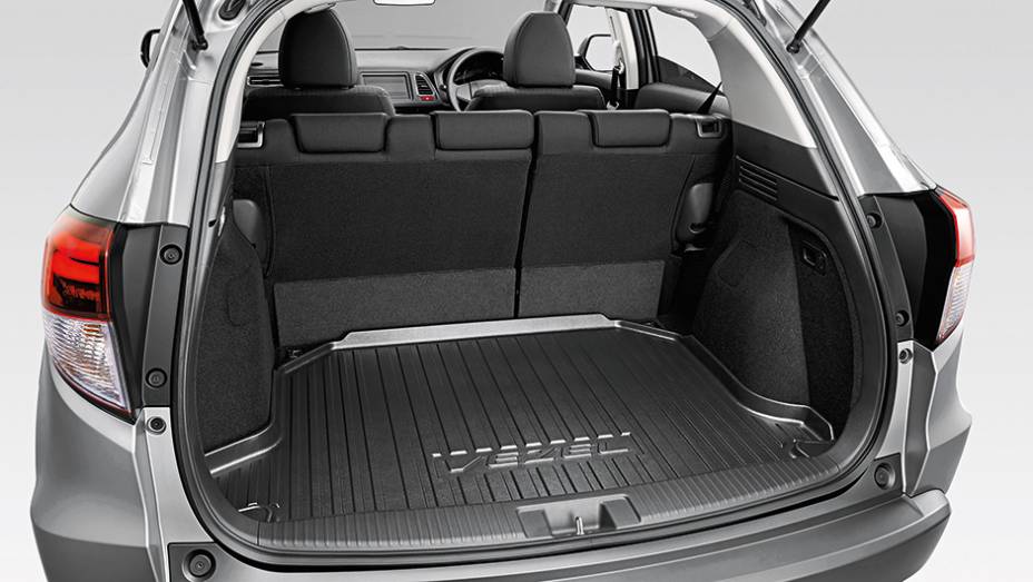 Com cinco pessoas a bordo, ainda sobra espa&ccedil;o para 400 litros de bagagem no porta-malas (no EcoSport cabem 362) | <a href="https://beta-develop.quatrorodas.abril.com.br/carros/impressoes/honda-vezel-777550.shtml" rel="migration">Leia mais</a>
