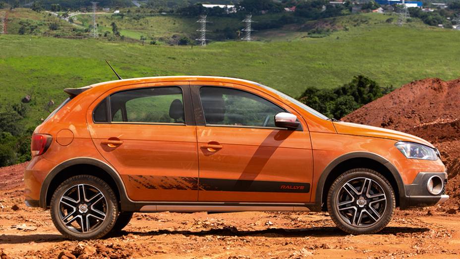 Versão off-road tem suspensão 23 mm mais alta que a dos outros Gol | <a href="https://beta-develop.quatrorodas.abril.com.br/carros/testes/volkswagen-gol-rallye-782379.shtml" rel="migration">Leia mais</a>