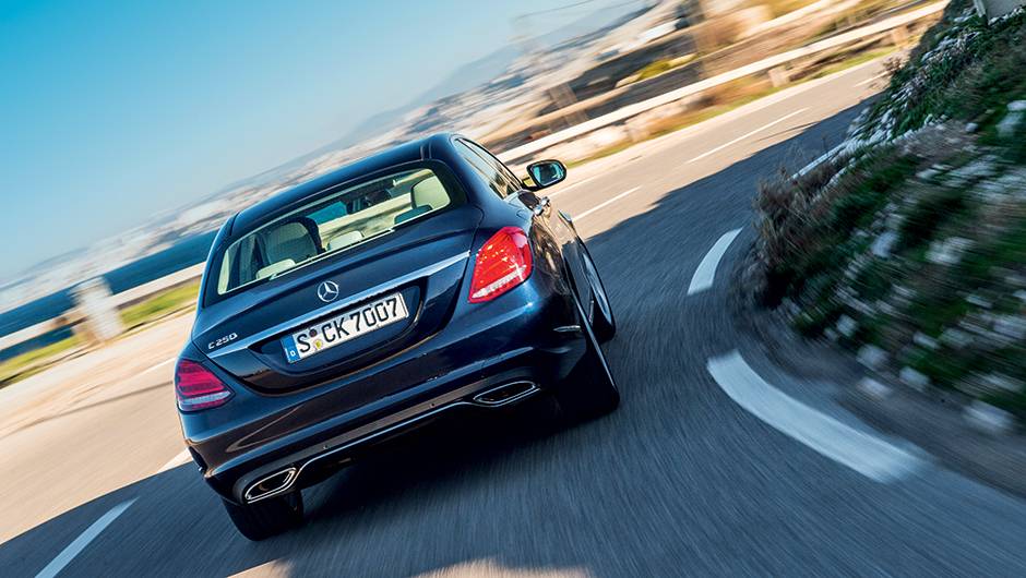 Traseira foi nitidamente inspirada no novo Classe S | <a href="https://beta-develop.quatrorodas.abril.com.br/carros/impressoes/mercedes-benz-c-250-783412.shtml" rel="migration">Leia mais</a> Traseira foi nitidamente inspirada no novo Classe S | <a href="https://beta-develop.quatrorodas.abril.com.br/carros/impressoes/mercedes-benz-c-250-783412.shtml" rel="migration">Leia mais</a>
