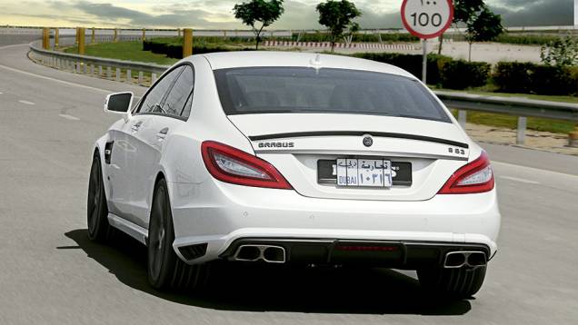 Para virar um Brabus, o Mercedes CLS recebe o logotipo da marca, um discreto aerofólio, o difusor de carbono e quatro enormes escapes | <a href="https://beta-develop.quatrorodas.abril.com.br/carros/impressoes/brabus-cls-787697.shtml" rel="migration">Leia mais</a> Para virar um Brabus, o Mercedes CLS recebe o logotipo da marca, um discreto aerofólio, o difusor de carbono e quatro enormes escapes | <a href="https://beta-develop.quatrorodas.abril.com.br/carros/impressoes/brabus-cls-787697.shtml" rel="migration">Leia mais</a>