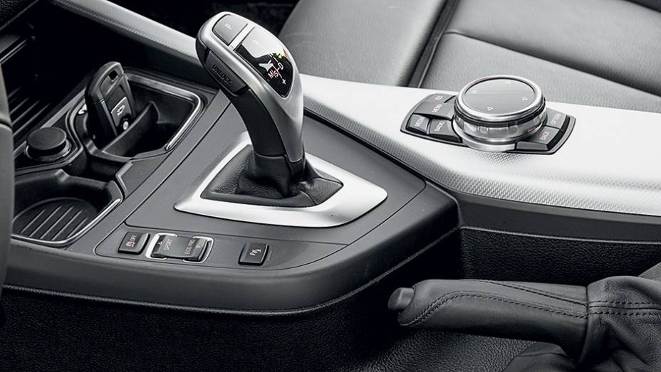 Freio de mão aumenta a diversão | <a href="https://beta-develop.quatrorodas.abril.com.br/carros/comparativos/45-amg-x-s3-x-m135i-787525.shtml" rel="migration">Leia mais</a> Freio de mão aumenta a diversão | <a href="https://beta-develop.quatrorodas.abril.com.br/carros/comparativos/45-amg-x-s3-x-m135i-787525.shtml" rel="migration">Leia mais</a>
