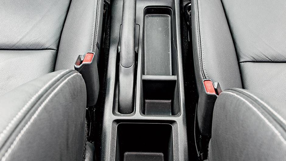 Múltiplos porta-objetos facilitam a vida a bordo | <a href="https://beta-develop.quatrorodas.abril.com.br/carros/testes/honda-fit-exl-1-5-786780.shtml" rel="migration">Leia mais</a> Múltiplos porta-objetos facilitam a vida a bordo | <a href="https://beta-develop.quatrorodas.abril.com.br/carros/testes/honda-fit-exl-1-5-786780.shtml" rel="migration">Leia mais</a>
