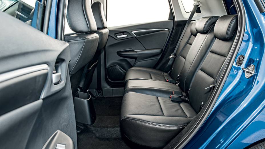  atr&aacute;s, o novo Fit tem mais espa&ccedil;o para ombros e pernas | <a href="https://beta-develop.quatrorodas.abril.com.br/carros/testes/honda-fit-exl-1-5-786780.shtml" rel="migration">Leia mais</a>