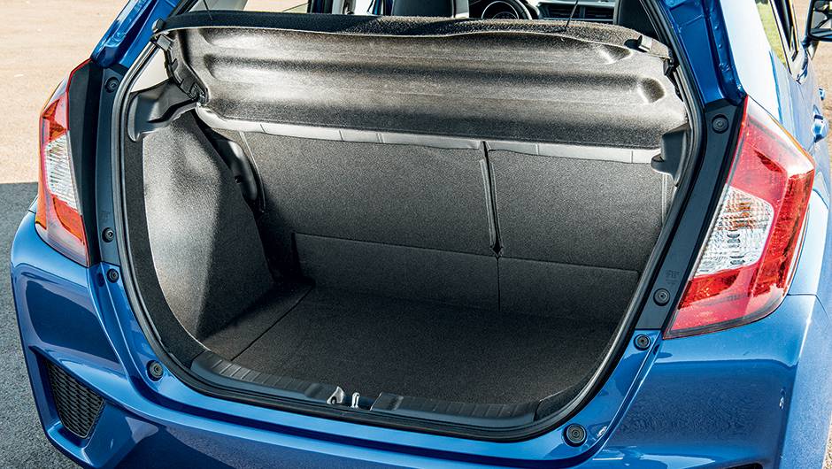 O porta-malas diminuiu: caiu de 384 para 363 litros | <a href="https://beta-develop.quatrorodas.abril.com.br/carros/testes/honda-fit-exl-1-5-786780.shtml" rel="migration">Leia mais</a> O porta-malas diminuiu: caiu de 384 para 363 litros | <a href="https://beta-develop.quatrorodas.abril.com.br/carros/testes/honda-fit-exl-1-5-786780.shtml" rel="migration">Leia mais</a>